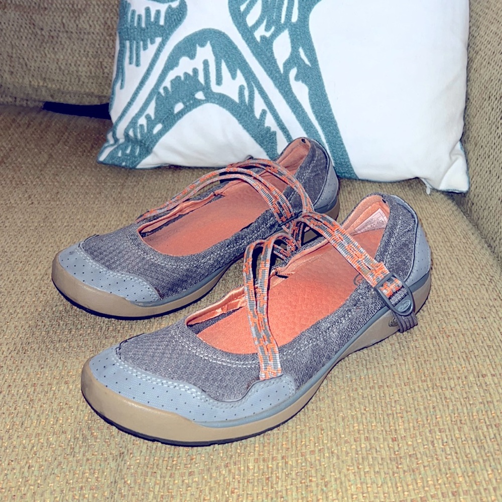 Chaco outcross close toe shoes